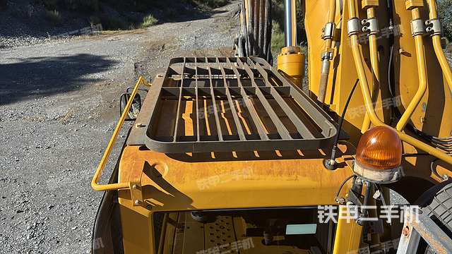 驾驶室顶部（整机外观）