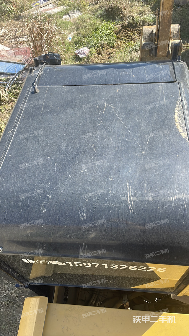 驾驶室顶部（整机外观）