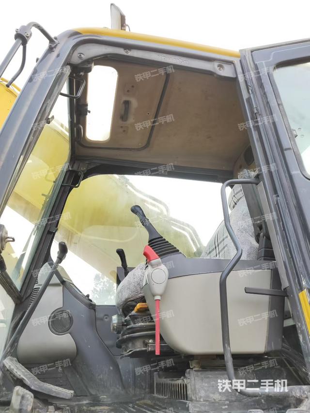 驾驶室整体（整机外观）