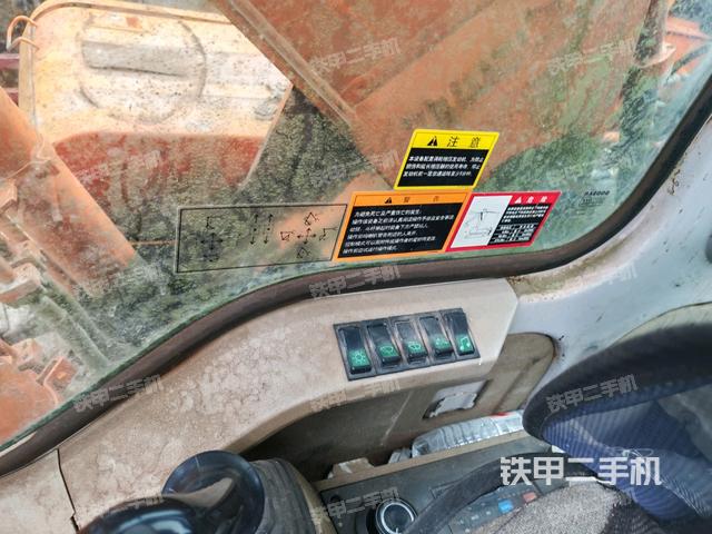 座椅右側(cè)控制臺(tái)/鑰匙門/油門/含右手柄（駕駛室部分）