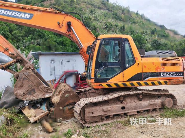 斗山DH215-9E挖掘機(jī)