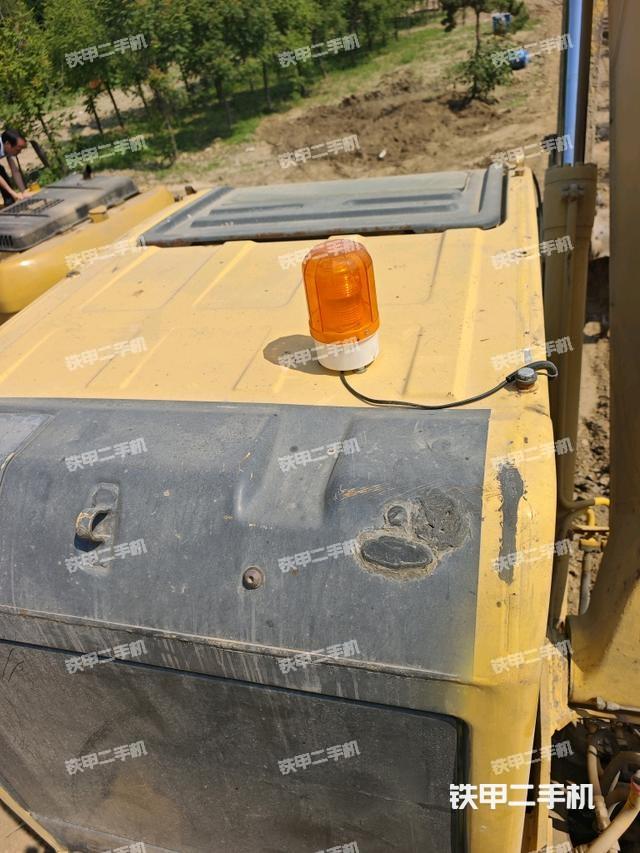 驾驶室顶部（整机外观）