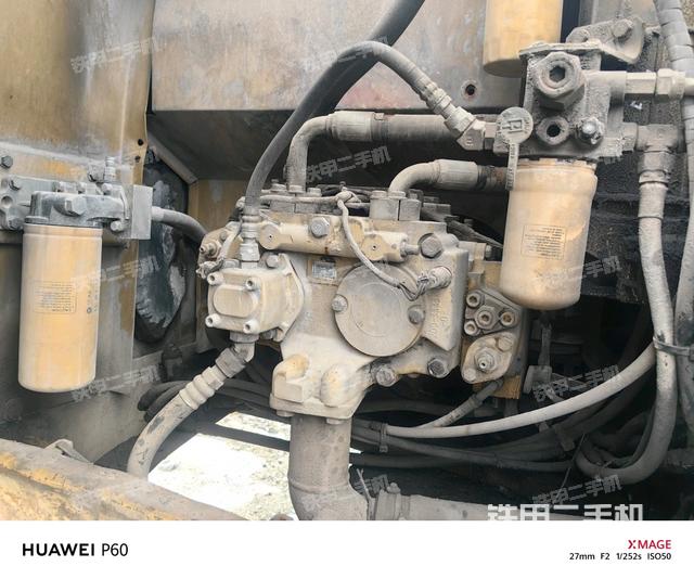 液压泵舱室正面整体（整机外观）