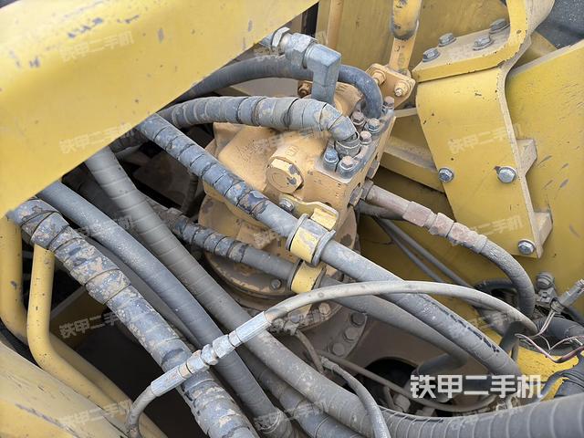 回转马达和主控阀（整机外观）