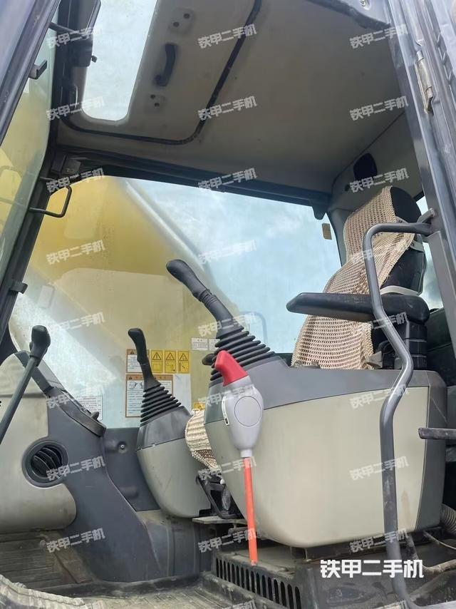 駕駛室整體（整機(jī)外觀）