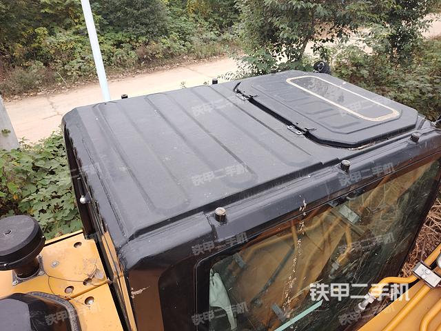 駕駛室頂部（整機外觀）