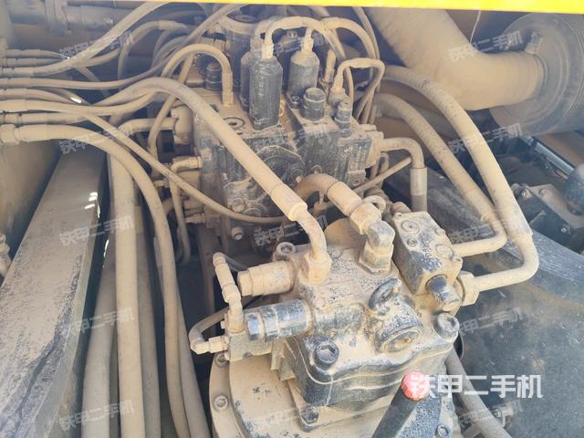 回轉(zhuǎn)馬達和主控閥（整機外觀）