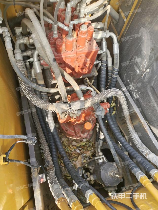 回转马达和主控阀（整机外观）