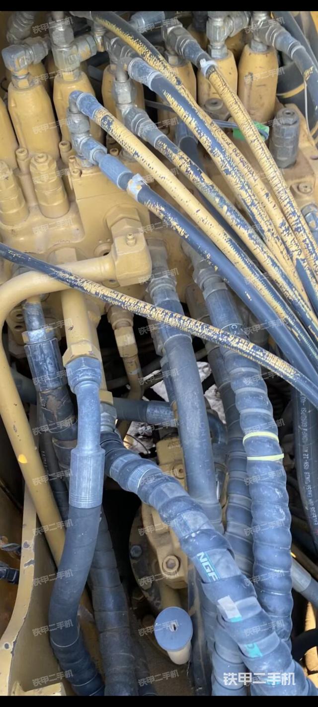 回轉(zhuǎn)馬達和主控閥（整機外觀）