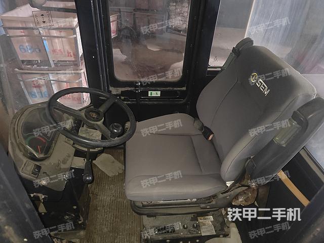 駕駛室工作臺(tái)（整機(jī)外觀(guān)及大件）