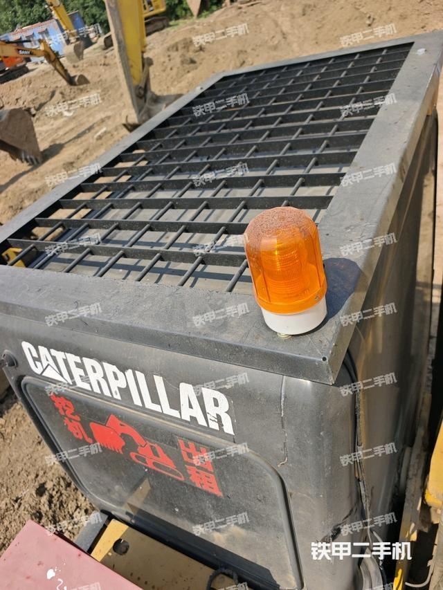 驾驶室顶部（整机外观）