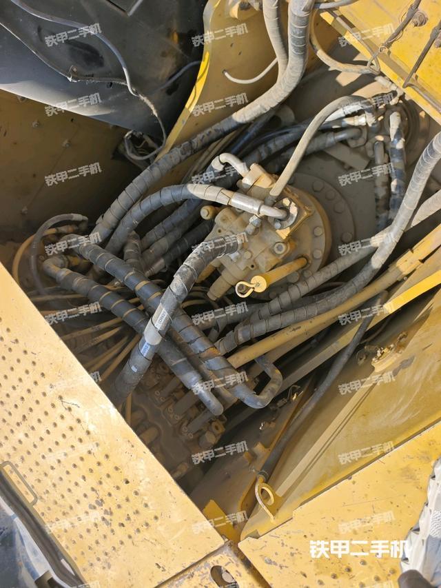 回转马达和主控阀（整机外观）