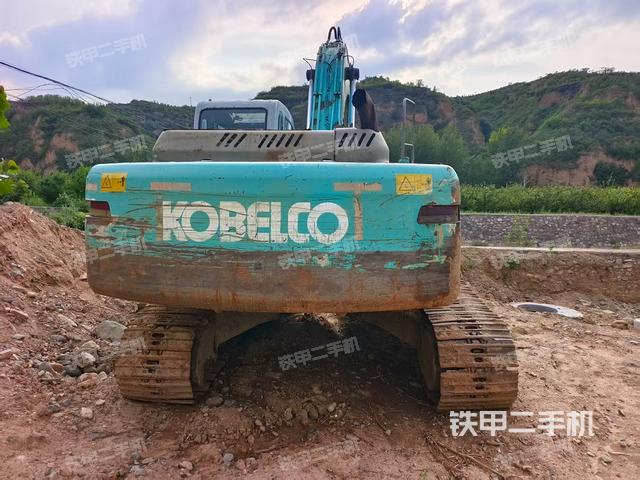 驾驶室顶部（整机外观）