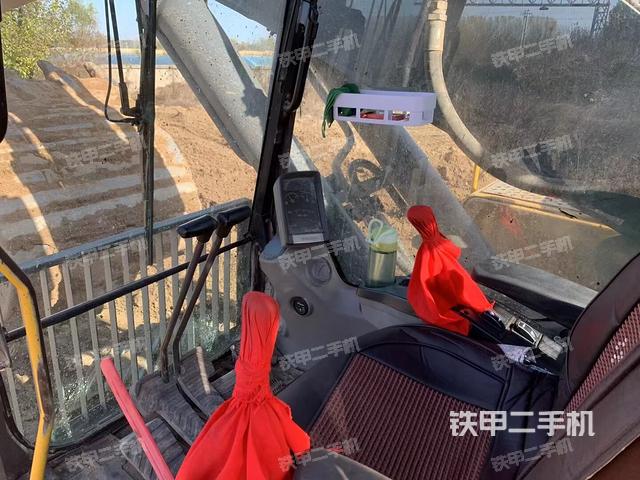 駕駛室整體（整機(jī)外觀）