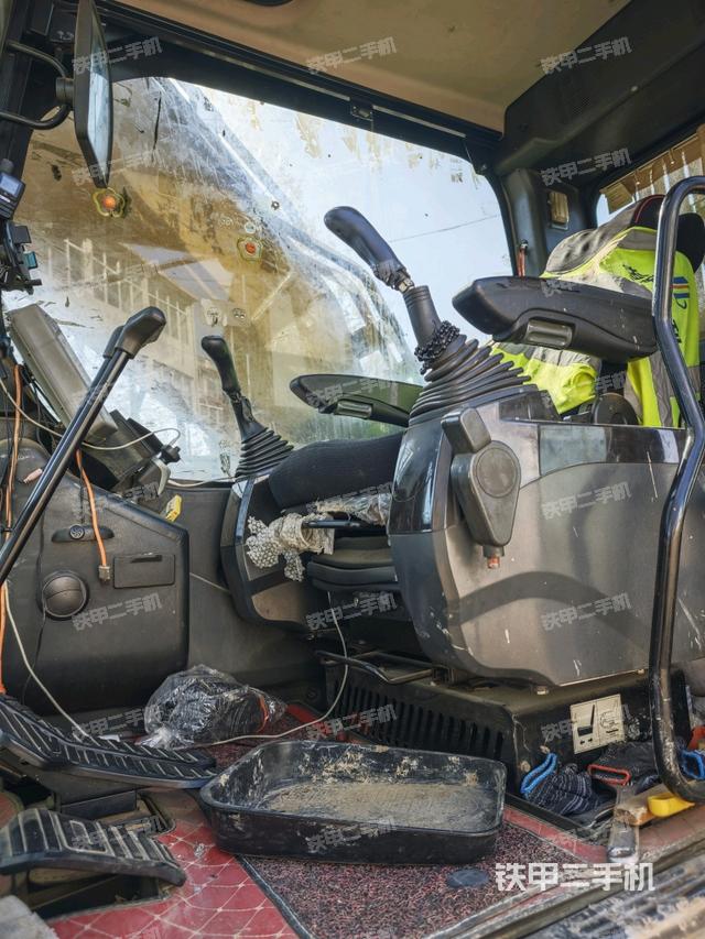 座椅后部（驾驶室部分）