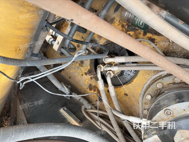 中央回转接头特写（上车部件）