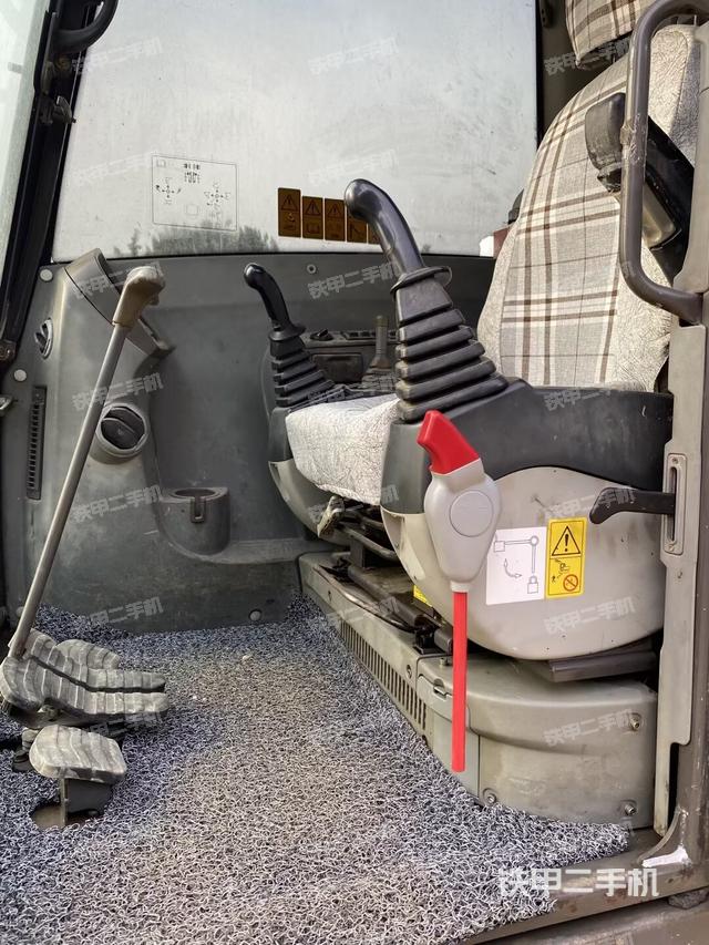 驾驶室整体（整机外观）