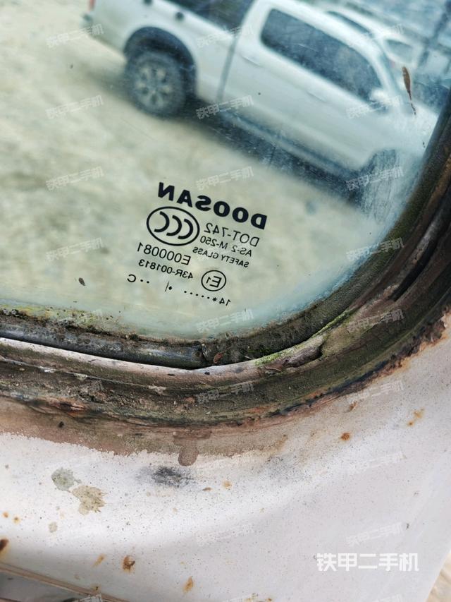 左后方玻璃角標(biāo)（駕駛室部分）