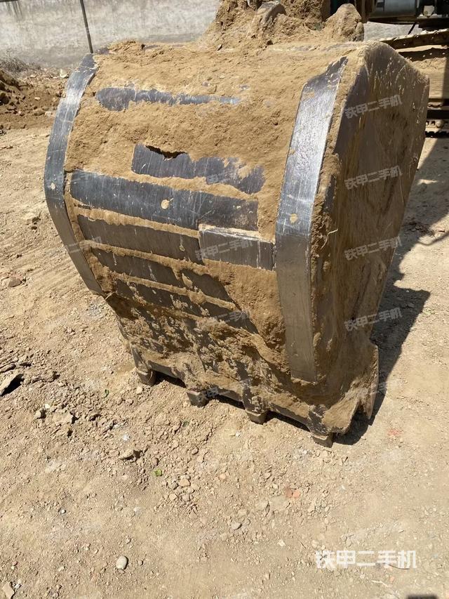 駕駛室整體（整機外觀）