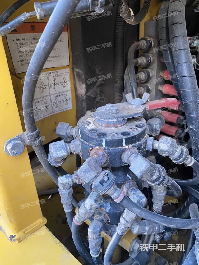 單側(cè)履帶整體（整機(jī)外觀）