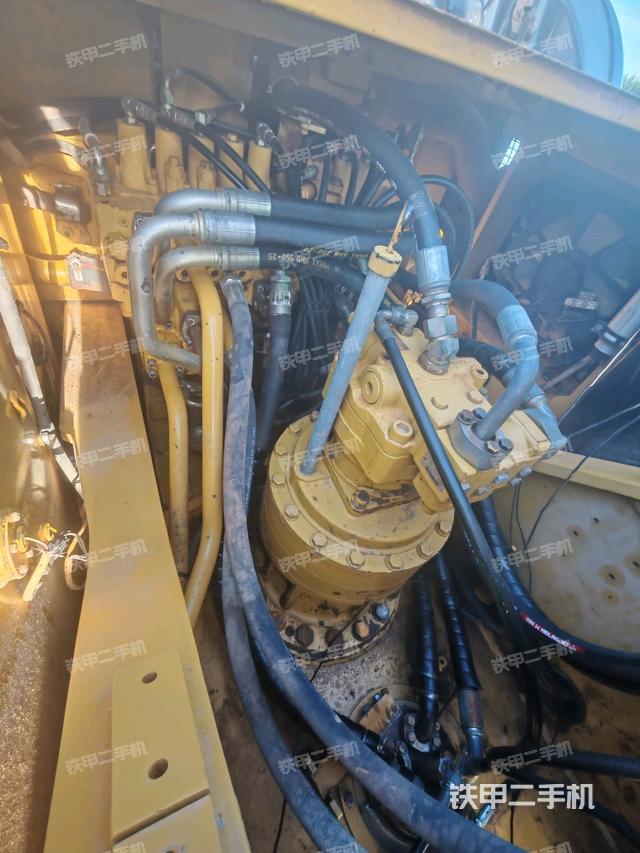 回转马达和主控阀（整机外观）