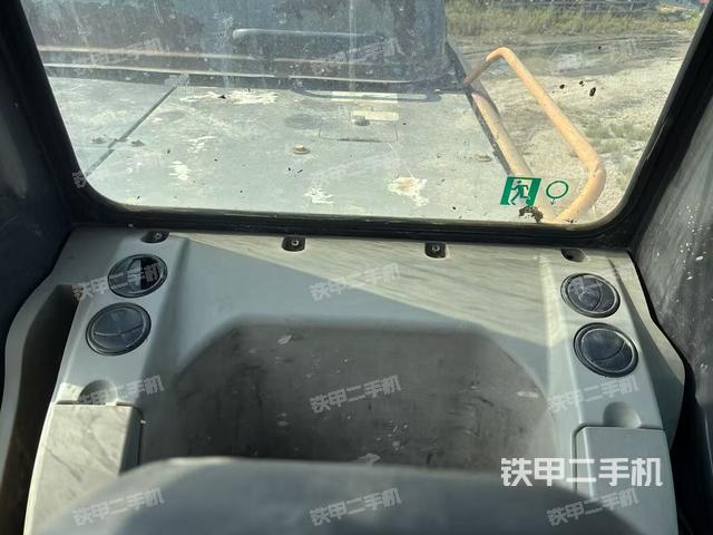 驾驶室顶部（整机外观）