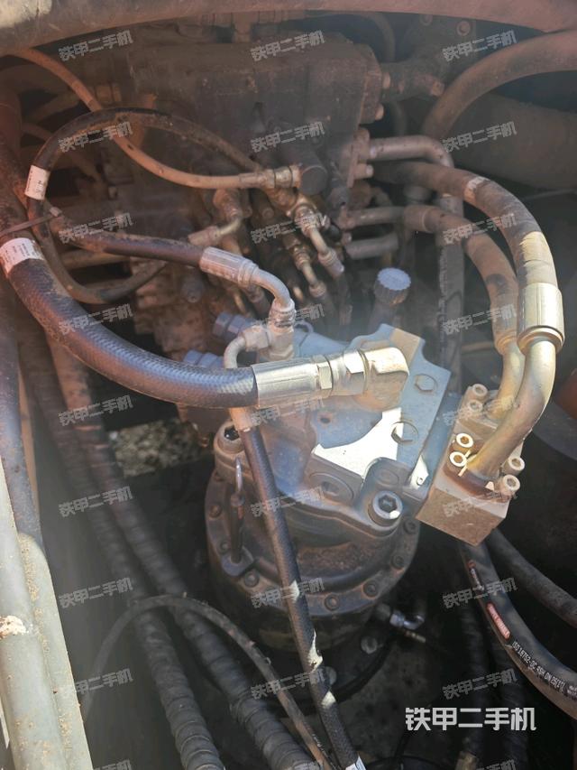 回转马达和主控阀（整机外观）