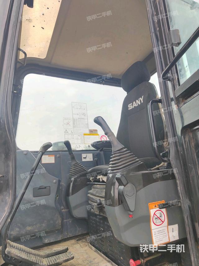 駕駛室整體（整機(jī)外觀）