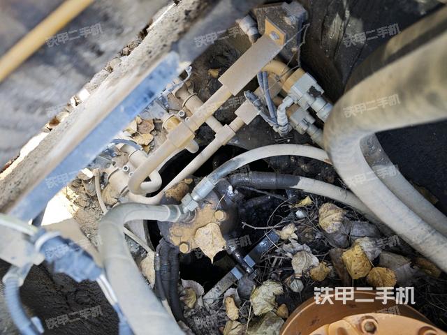 中央回转接头特写（上车部件）