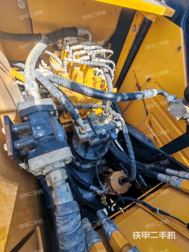 回轉馬達和主控閥（整機外觀）