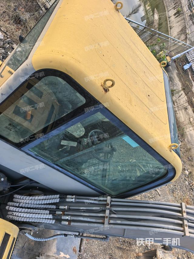 驾驶室顶部（整机外观）