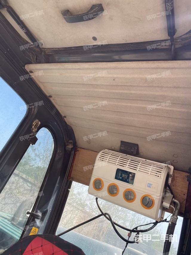 駕駛室頂部（整機外觀）