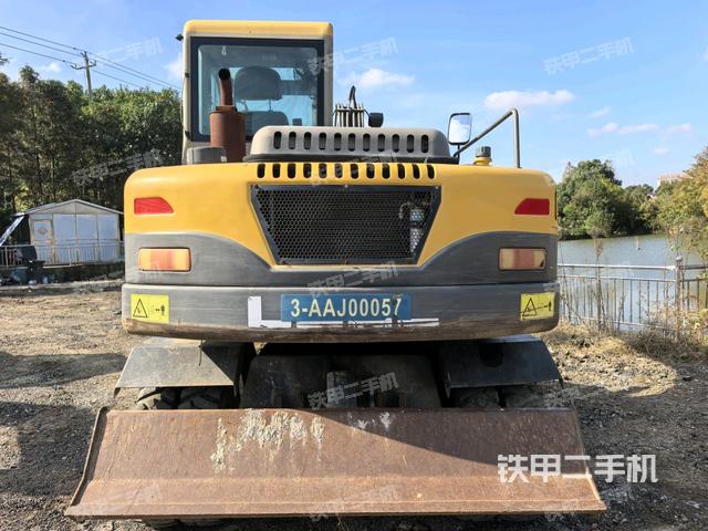 回转马达和主控阀（整机外观）