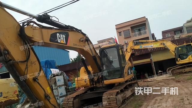 卡特彼勒320D進(jìn)口挖掘機(jī)