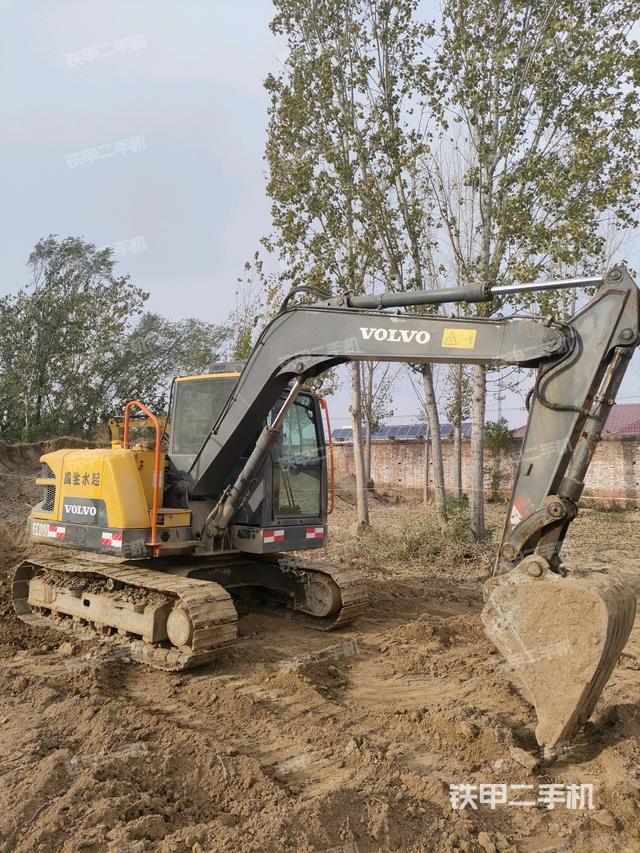 沃尔沃EC80D挖掘机