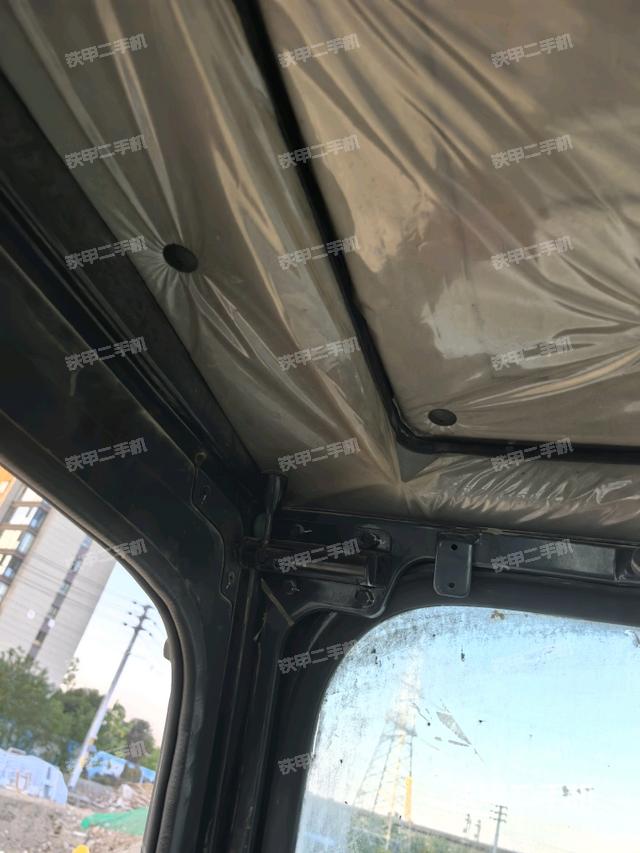 后窗玻璃角标（驾驶室部分）