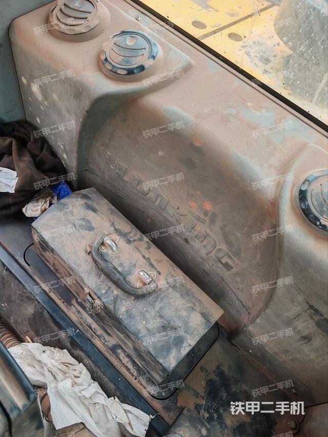 驾驶室顶部（整机外观）