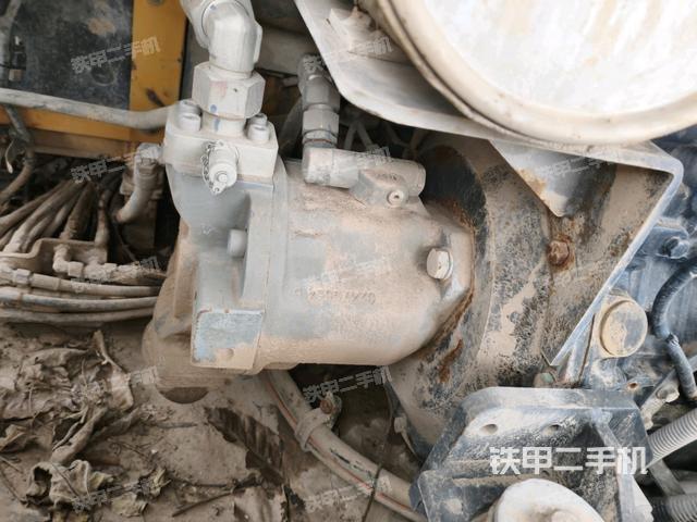 液压泵舱室正面整体（整机外观）