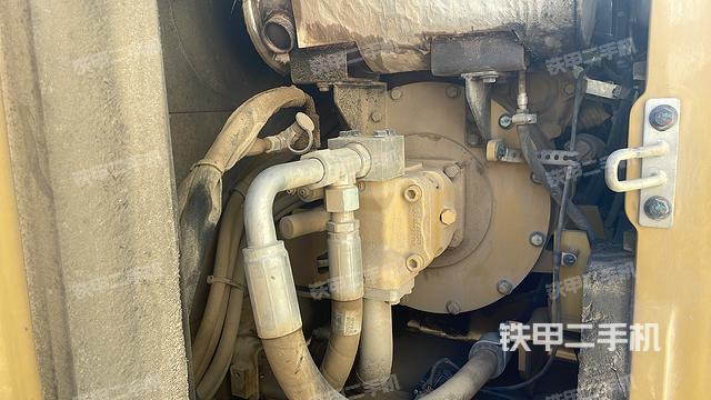 液壓泵艙室正面整體（整機(jī)外觀）