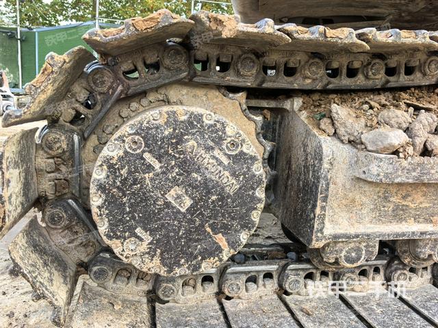 右驱动轮（行走机构）