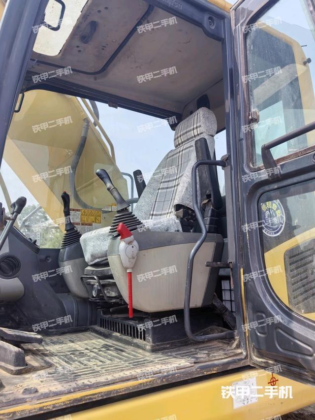 驾驶室整体（整机外观）