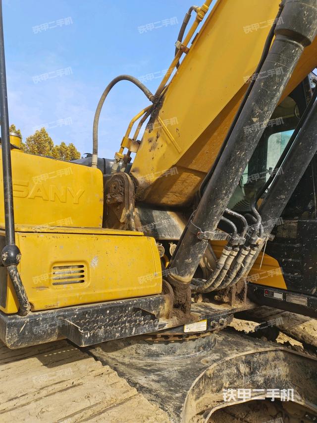 驾驶室顶部（整机外观）