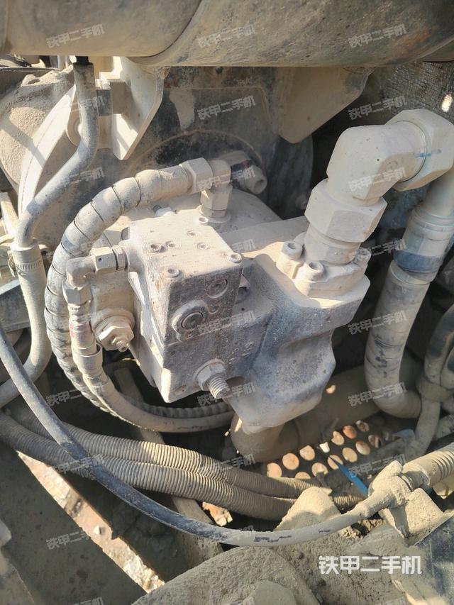 液壓泵艙室正面整體（整機(jī)外觀）