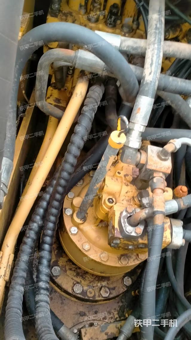 回轉(zhuǎn)馬達和主控閥（整機外觀）