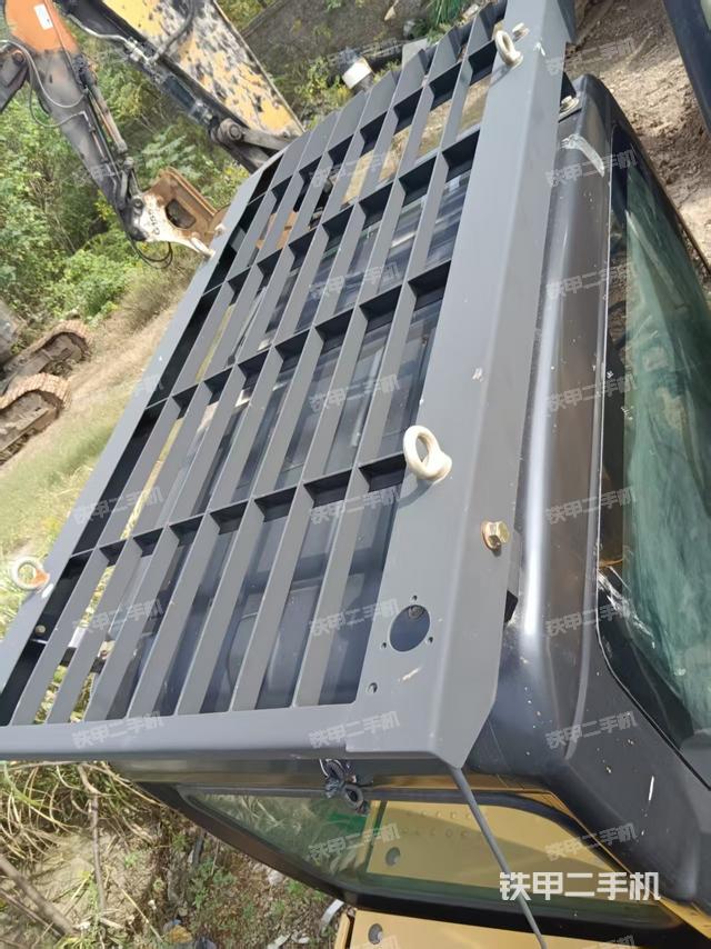 駕駛室頂部（整機外觀）