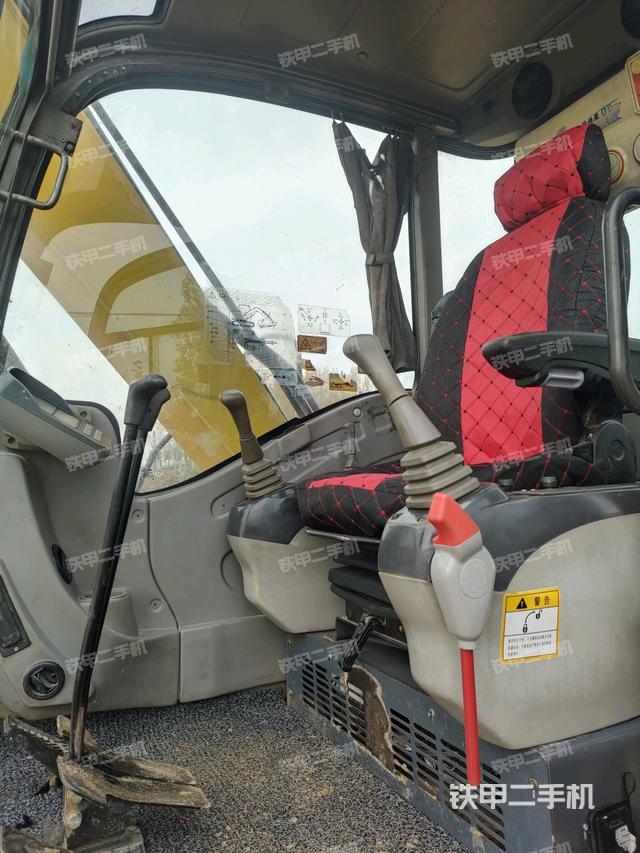 驾驶室顶部（整机外观）