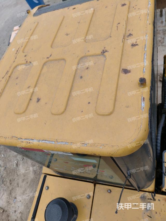 驾驶室顶部（整机外观）