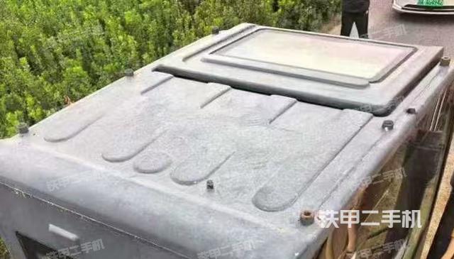 驾驶室顶部（整机外观）