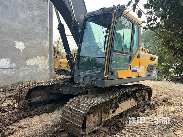 駕駛室頂部（整機(jī)外觀）