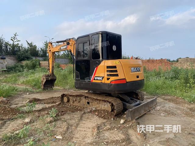 駕駛室頂部（整機外觀）